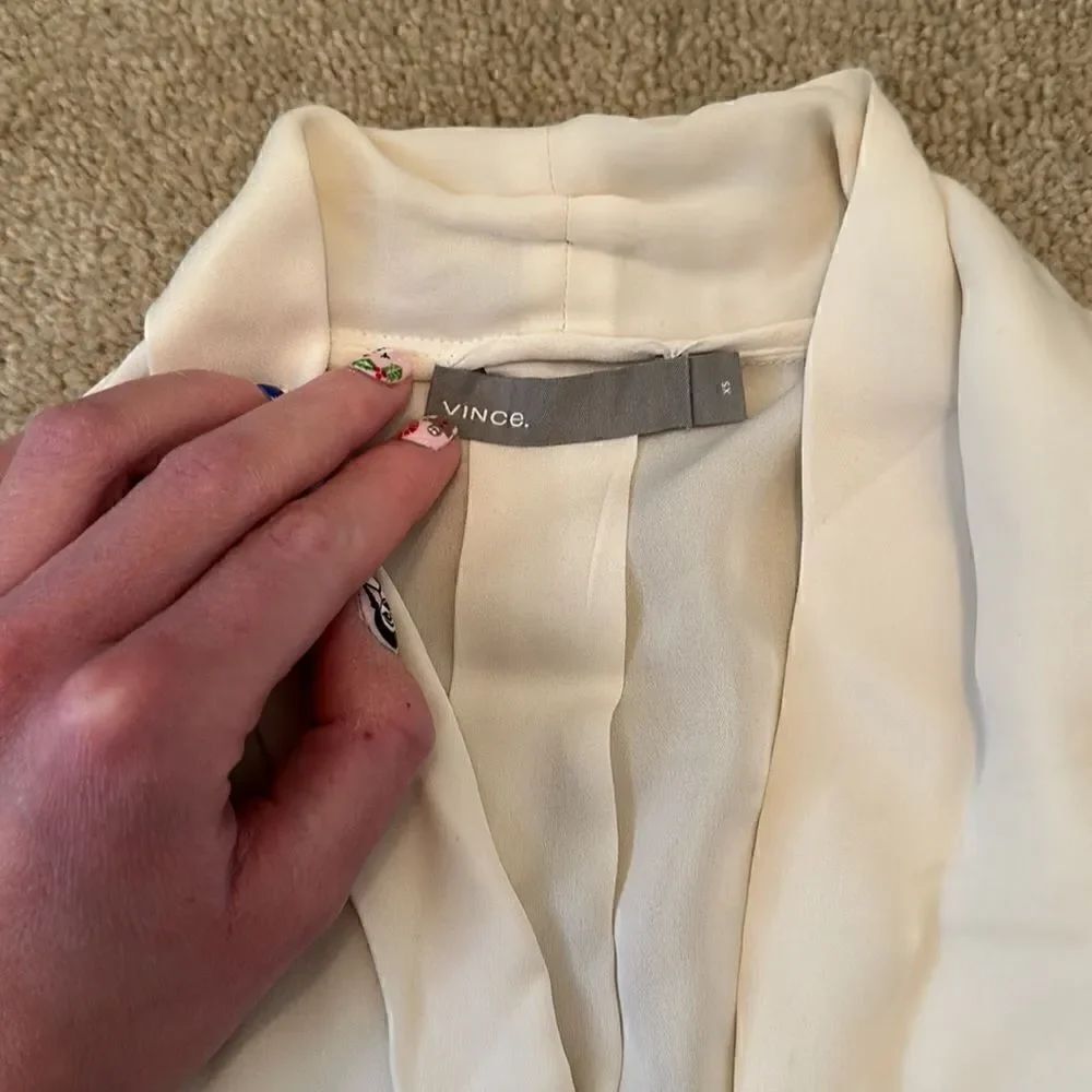 Vince XS cream Shell blouse tank NEW - Picture 2 of 4